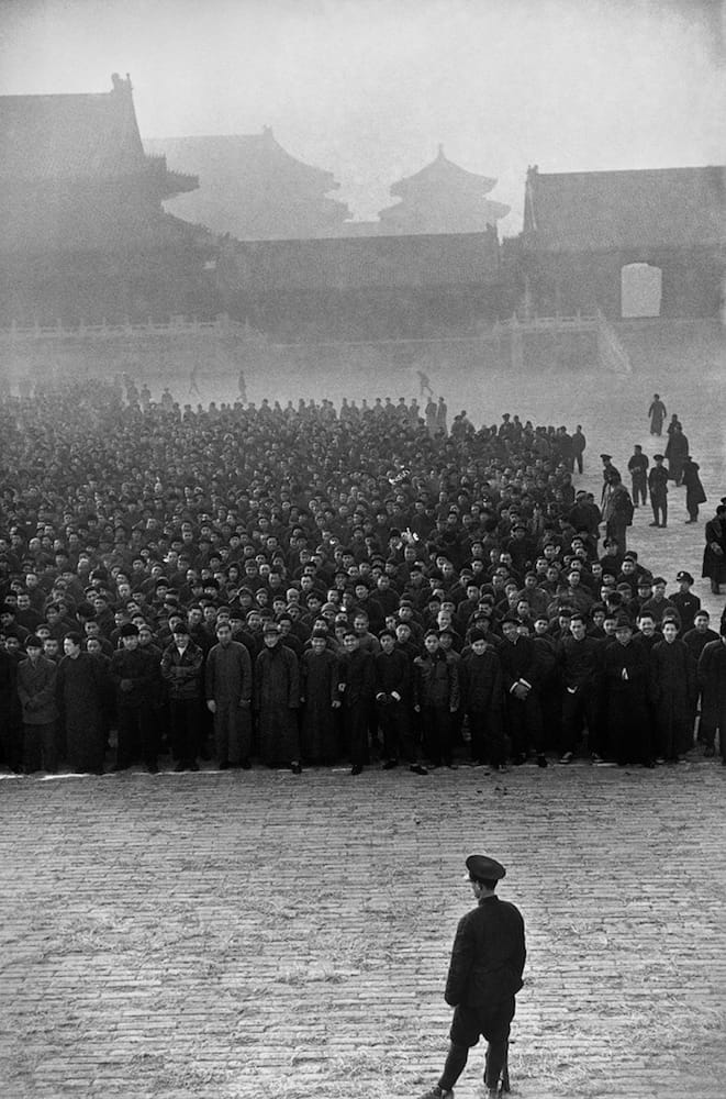 Reclute nella Città Proibita a Pechino - Henri Cartier Bresson Milano