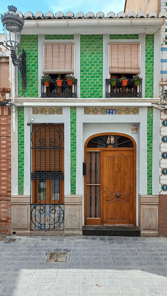 Una casetta con gli azulejos nel quartiere dei pescatori