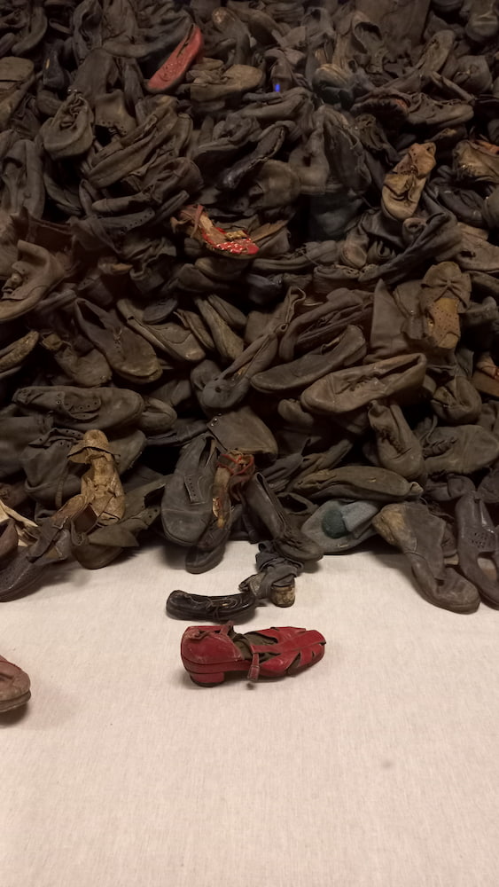 Foto delle scarpe dei deportati ad Auschwitz 1