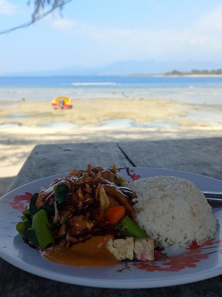 Un piatto di "gado gado" da Warung Sasak