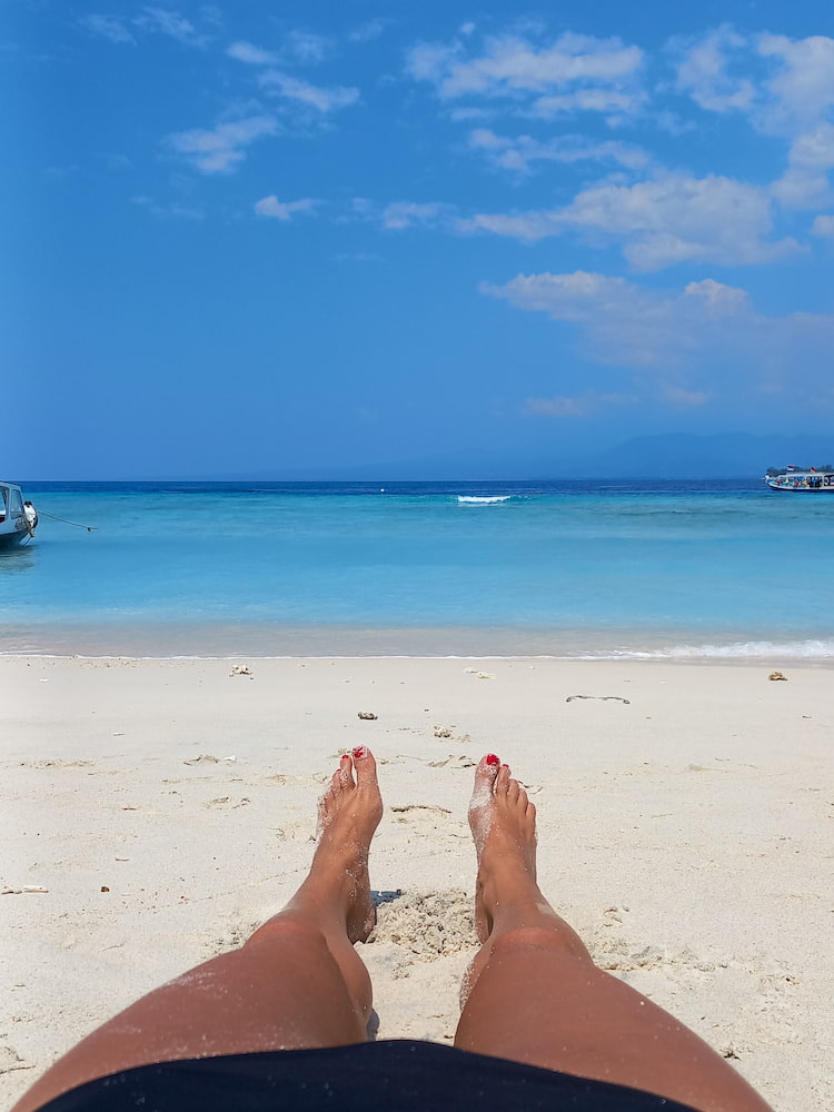 Sdraiata sulla spiaggia durante lo snorkeling tour