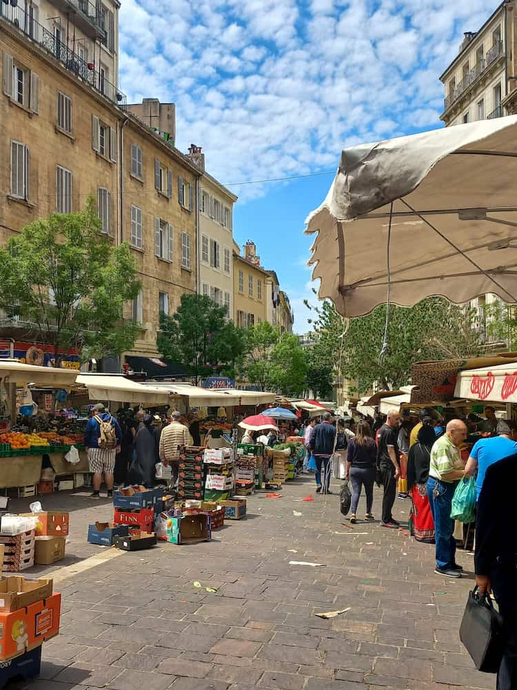 Bancarelle al mercato di Noialles