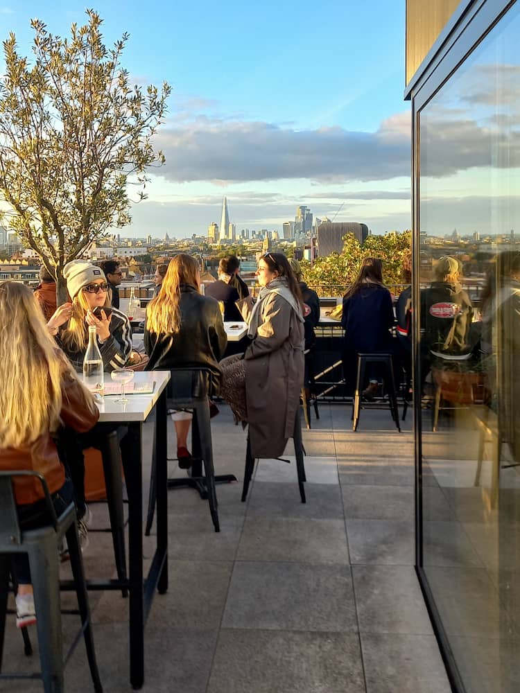 quartiere di Peckham: il bussey rooftop con vista sui grattacieli di Londra