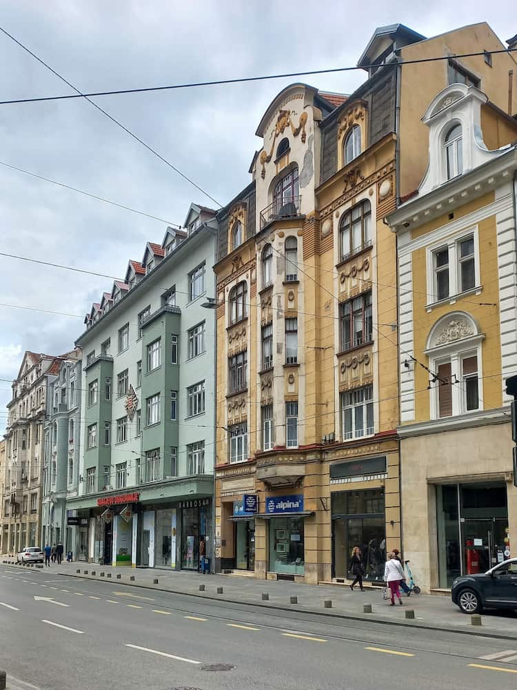 Palazzi eleganti, colorati 
e con bellissime decorazioni della sarajevo austro-ungarica