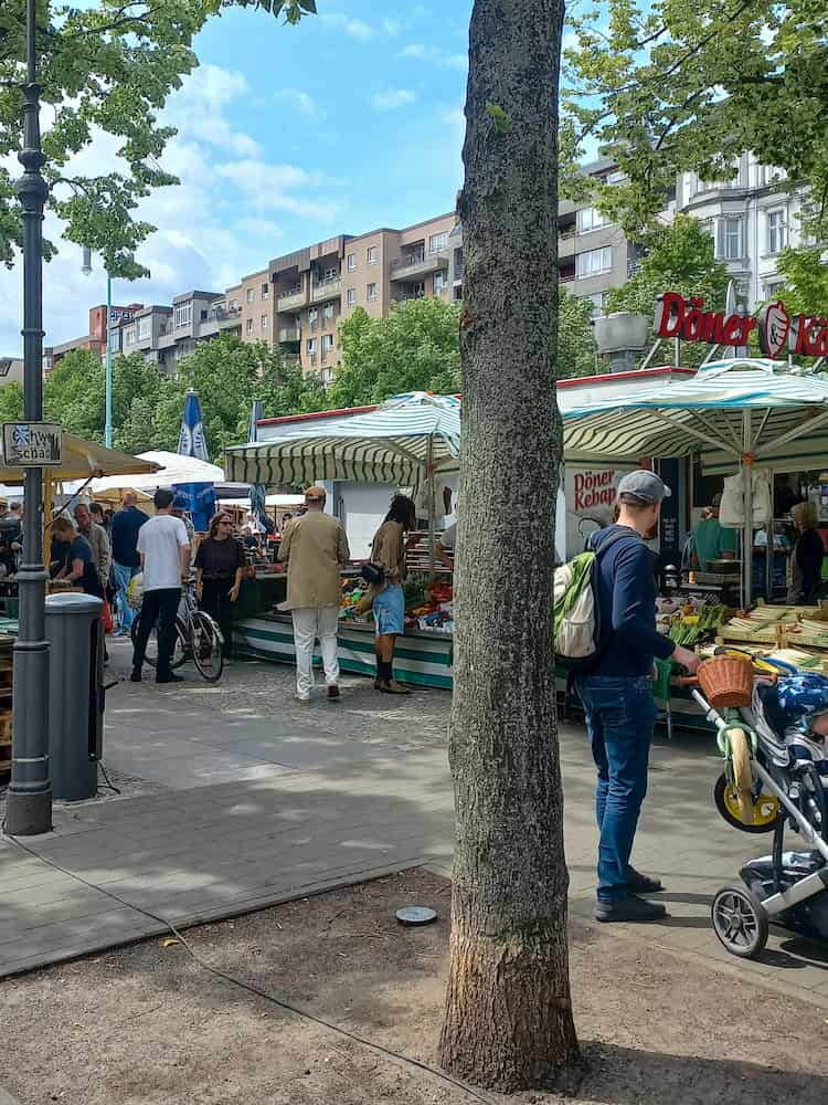 cosa vedere a Schöneberg: il mercato di winterfledplatz il sabato mattina