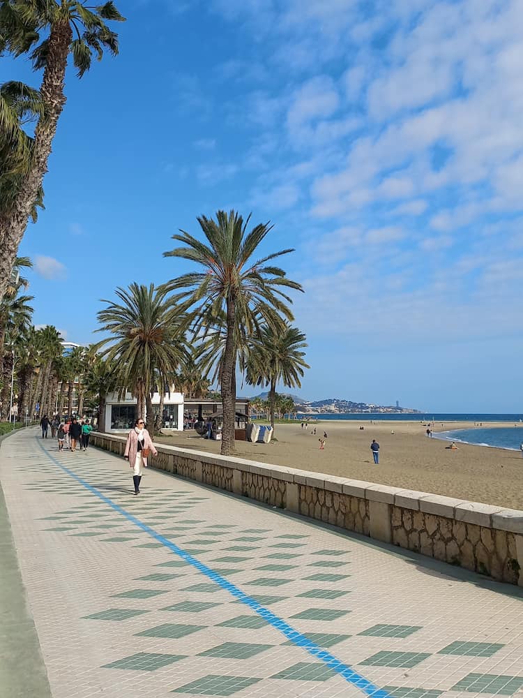 cosa c'è di bello a malaga: il lungomare di La Malagueta